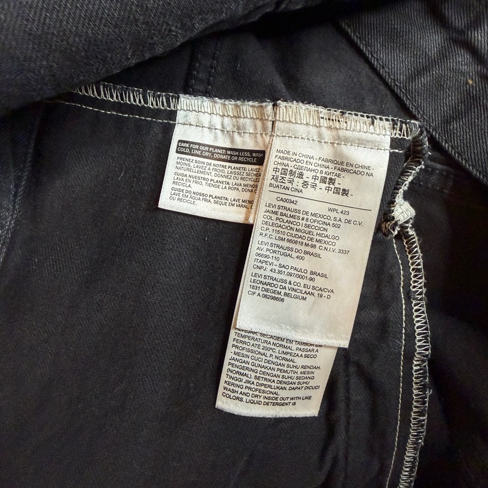 Levi's Premium Black Denim Trucker Jacket with Red Tab Mens XL - Picture 6 of 8